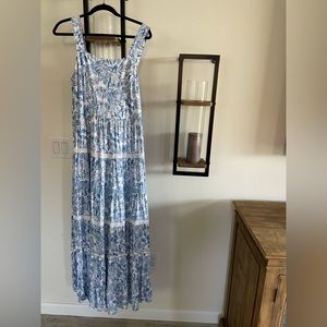 Crown and ivy sleeveless maxi dress